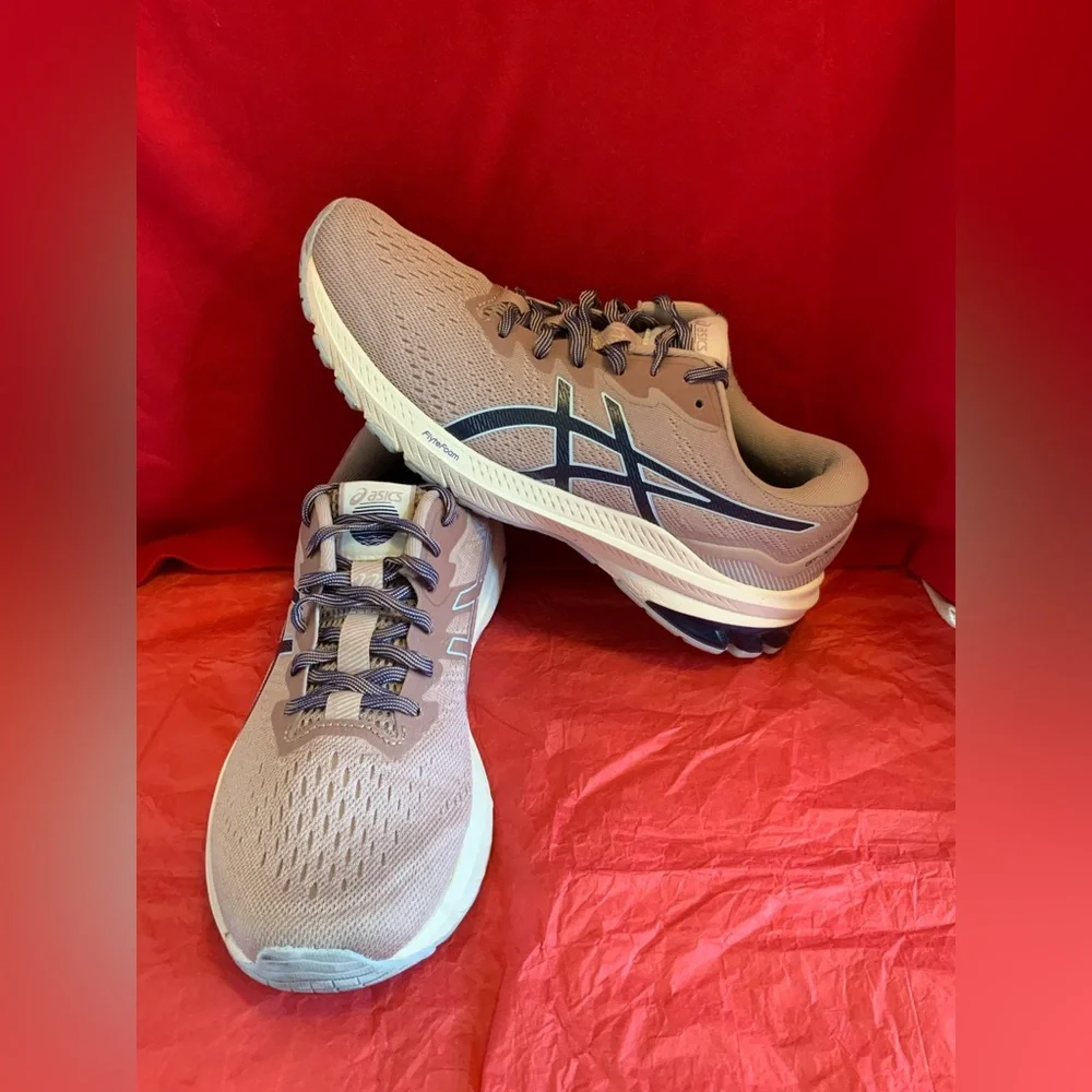 ASICS - Picture 1 of 13